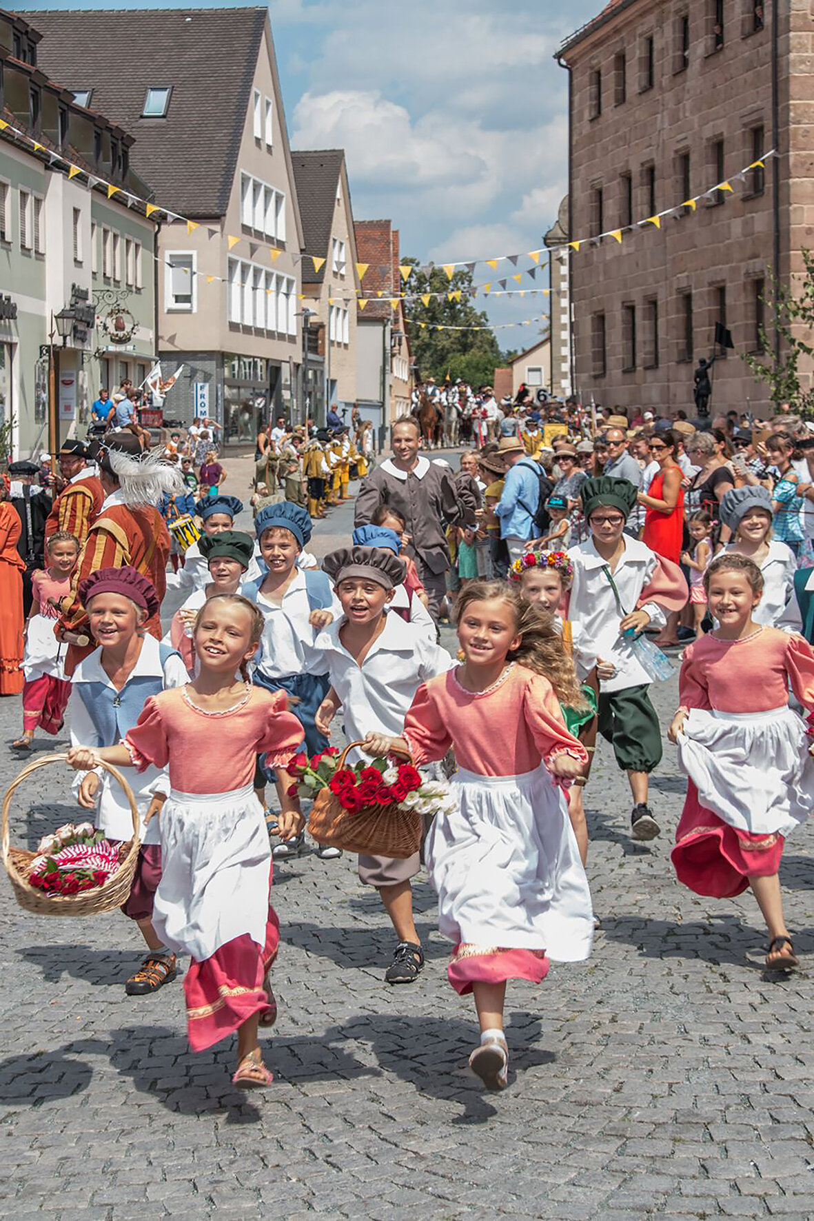 Kleiderausgabe zum Burgfest Stadt Hilpoltstein